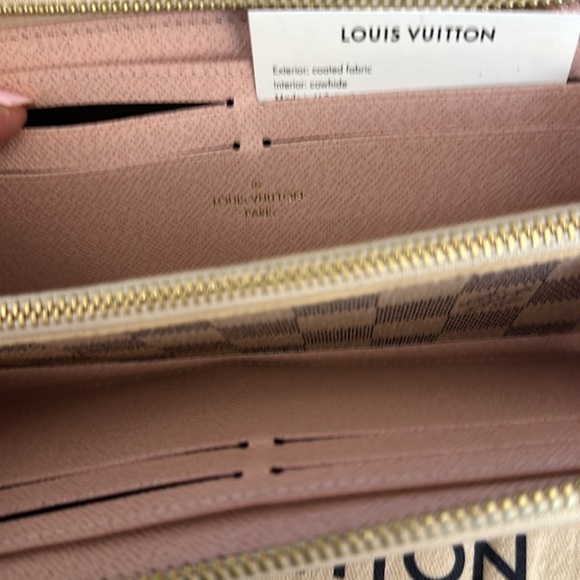 Beautiful Louis Vuitton Zippy - Picture 6 of 10